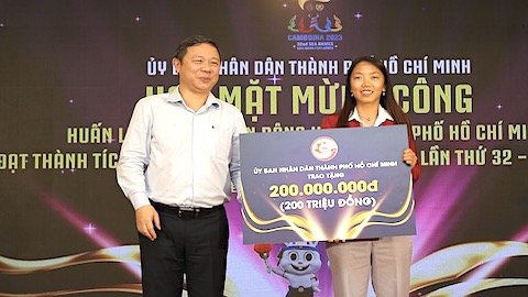 Huỳnh Như được lãnh đạo TP.HCM thưởng 200 triệu đồng vì đoạt HCV SEA Games 32